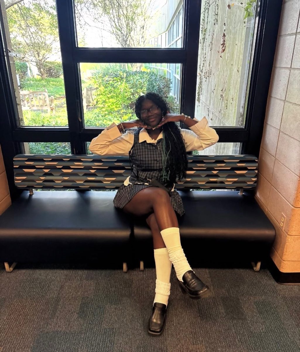 Makayla Littles ‘27 sitting in the junior hallway. 
