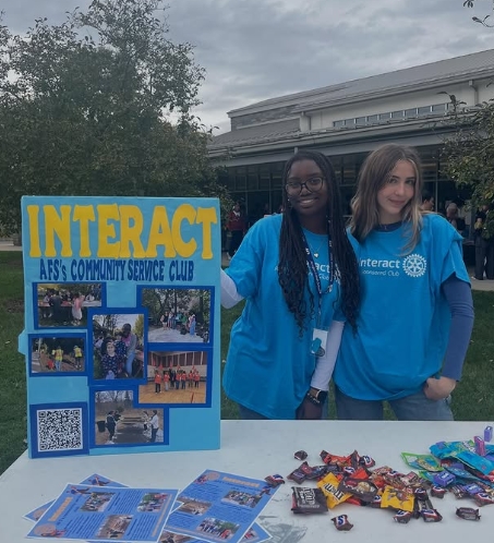 Tiye Abange '27 and Helene Mogul '27 at club fair early this year. 